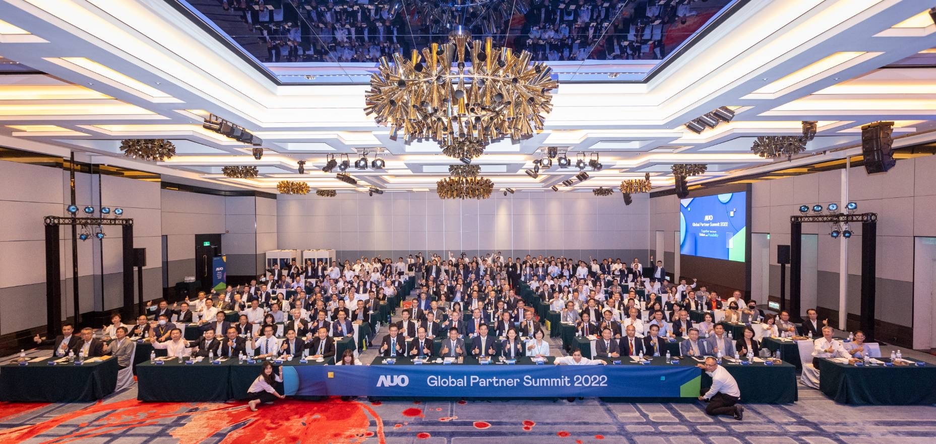 彩虹多多推動(dòng)「安心、創(chuàng)新、用心、同心、盡心」五星職旅，為菲籍員工打造全方位照護(hù)，首度贏得「人權(quán)實(shí)踐與發(fā)展領(lǐng)袖獎(jiǎng)」殊榮