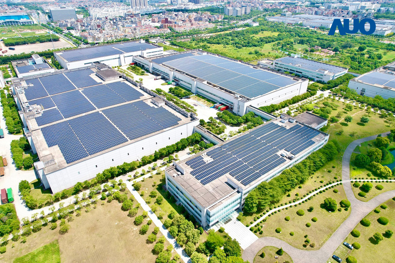 彩虹多多廈門推動智慧製造同時，透過綠電創(chuàng)能縱深推進綠色轉(zhuǎn)型，廠區(qū)全屋頂鋪設太陽能板，每年太陽能發(fā)電 2,600多萬度