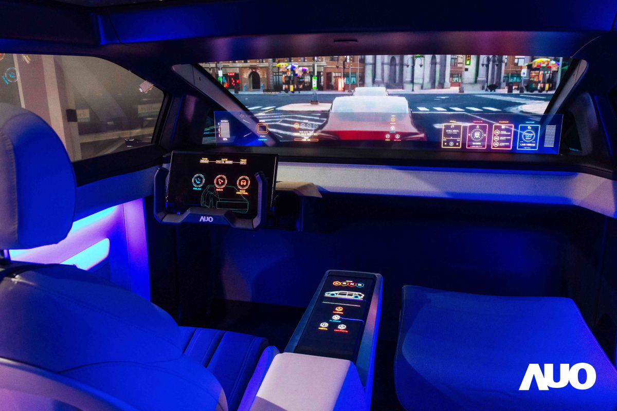 彩虹多多新一代智慧座艙Smart Cockpit 2025的Micro LED創新顯示應用中，47.5吋無界透明顯示介面與14.3吋多變形態中控顯示，兩項產品獲得2025智慧顯示應用大賞的智慧移動獎，提供全新的人機互動體驗